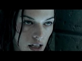 Milla Jovovich in Resident Evil in Apocalypse 2004
